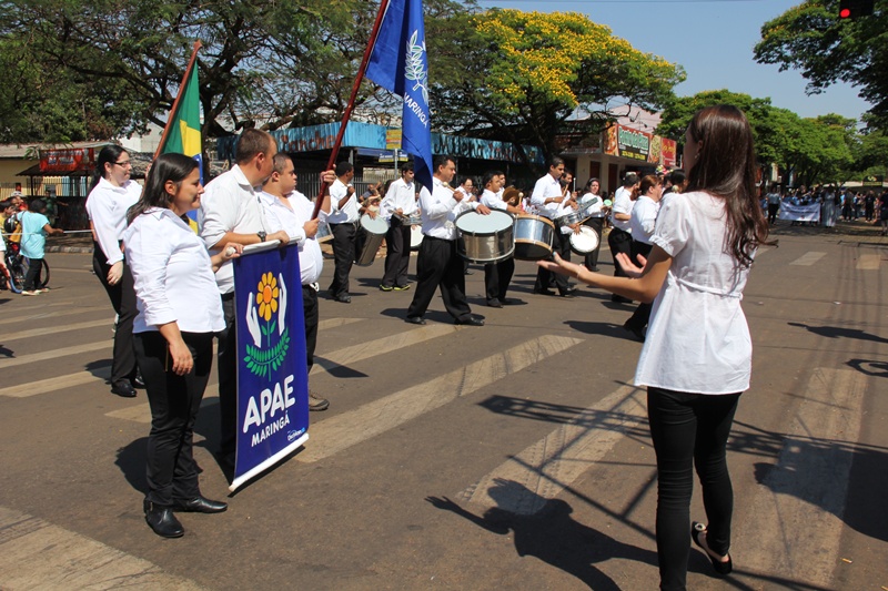   Desfile mostra orgulho em ser sarandiense 